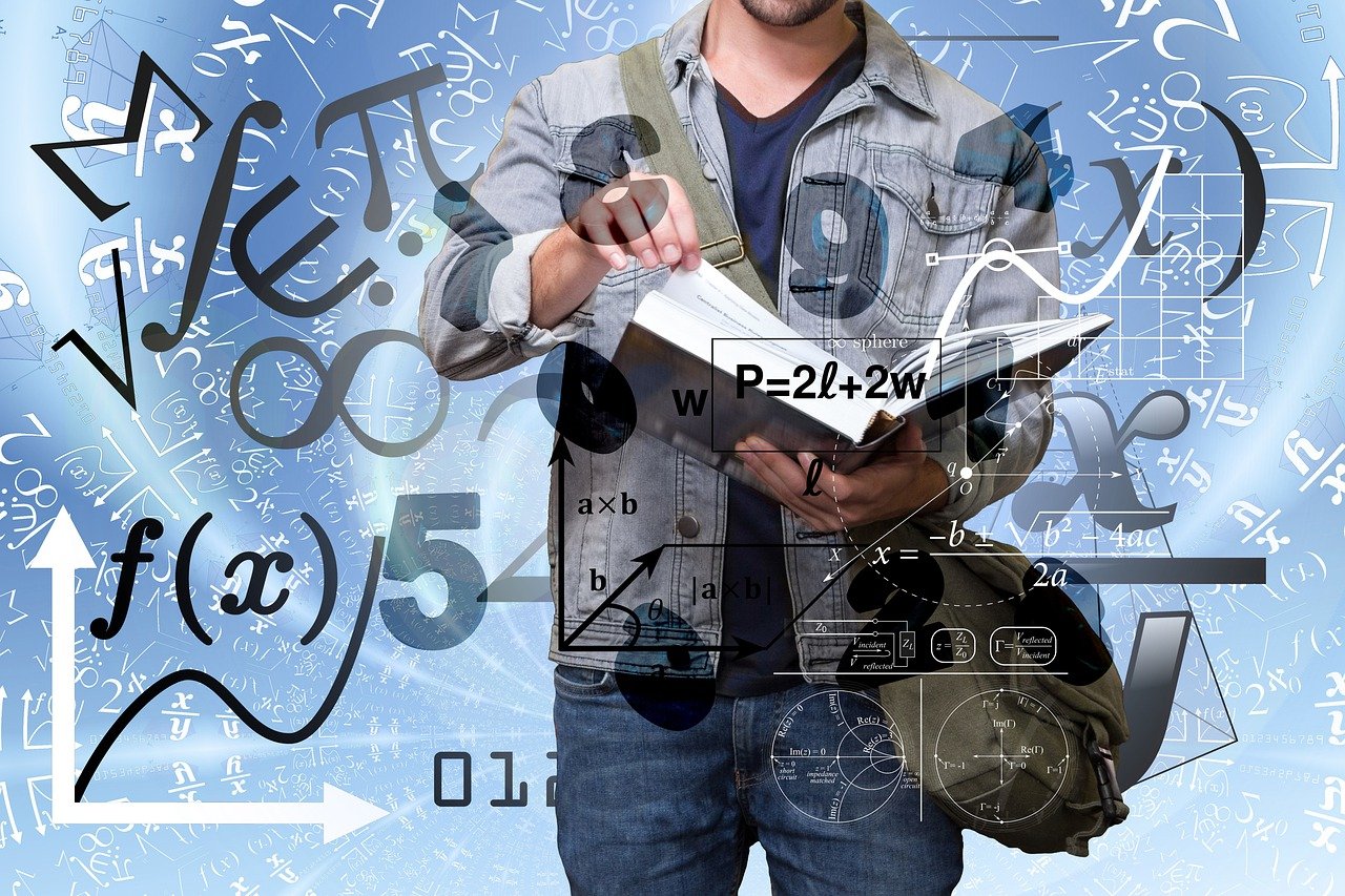 zdjęcie studenta z książką w ręku. Wokól niegowzory matematyczne, ciagli liczb, wykresy. zdjęcie z pixabay.com