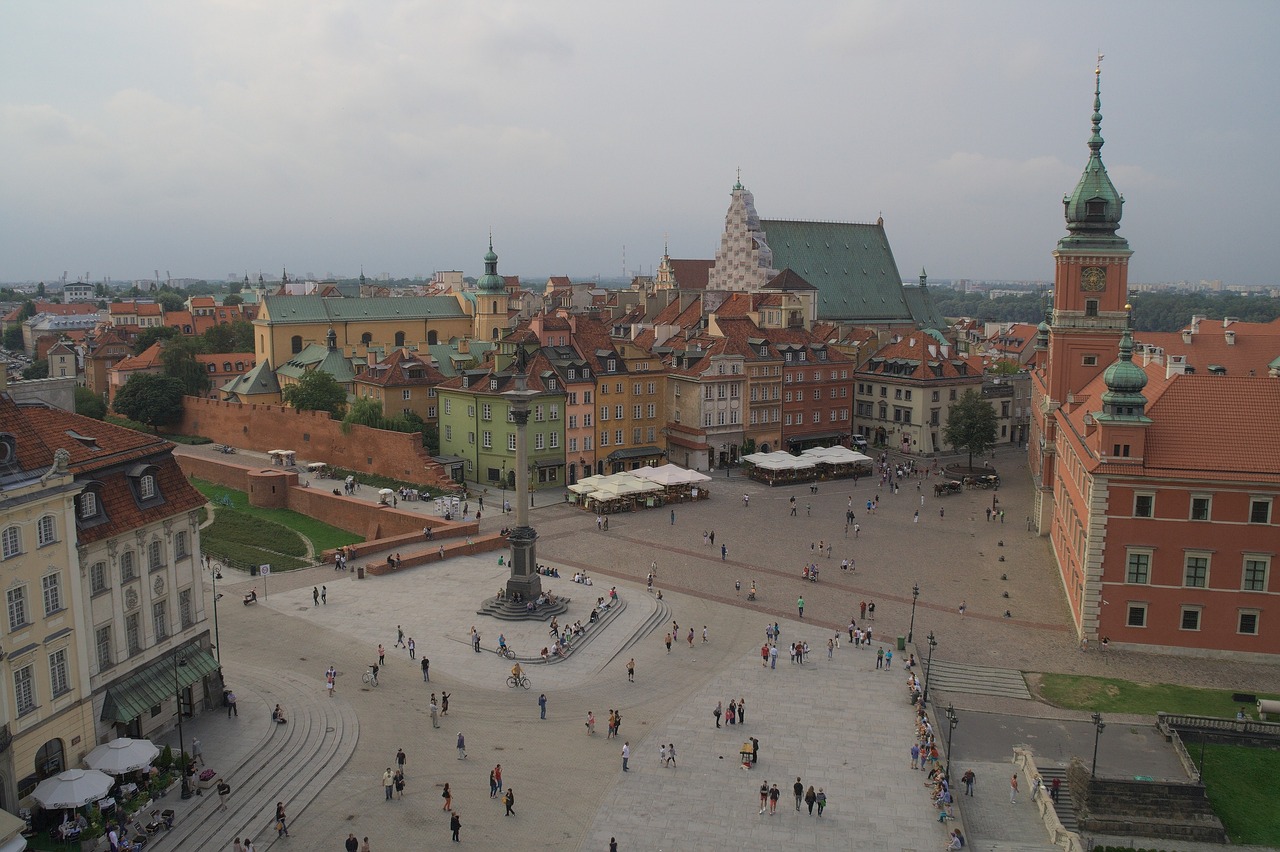zdjęcie placu starego miasta w Warszawie. zdjęcie z pixabay.com